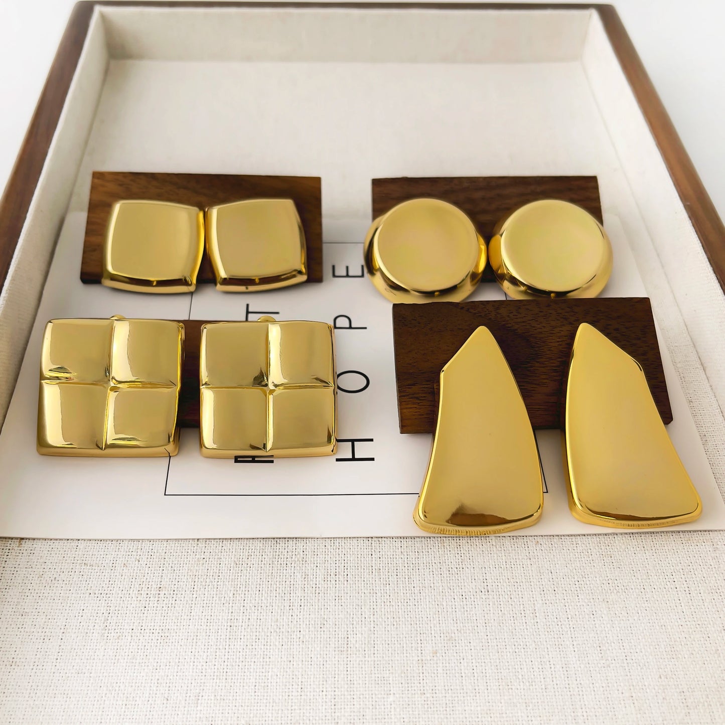 Arka Studs
